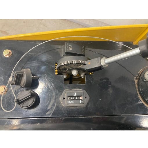 2544-3-220618-6-kaivinkone-JPC Keltainen minikaivuri lisähydrauliikalla